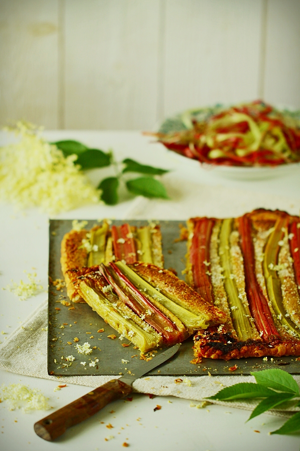 tarterhubarbesureaufrangipane.JPG