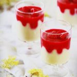 Panna cotta de reine-des-prés à la framboise