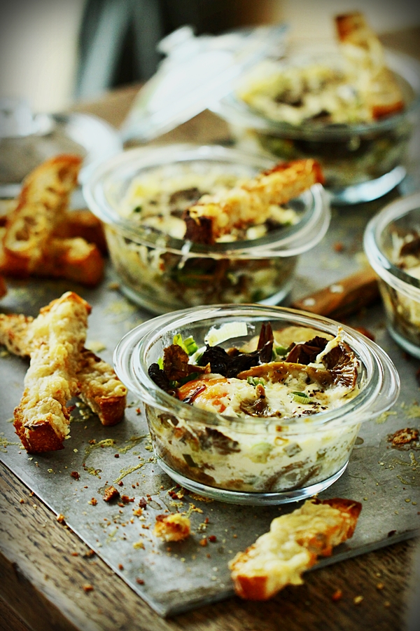 Oeufs cocotte aux chanterelles, mouillettes au Beaufort